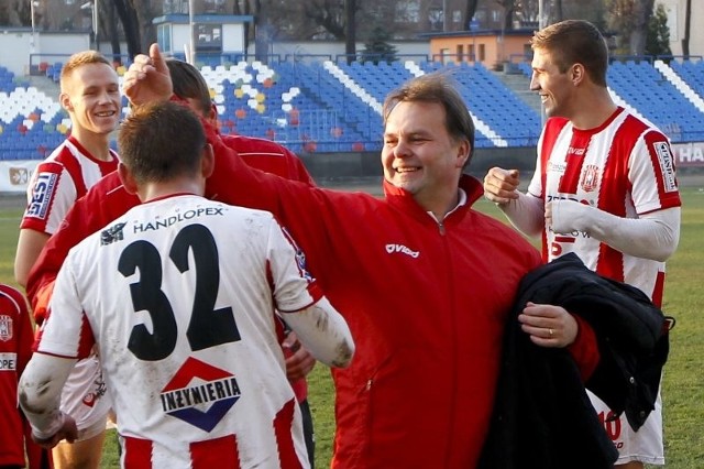 Tomasz Tułacz z Sebastianem Hajdukiem po wygranym meczu Resovii z Siarką Tarnobrzeg.