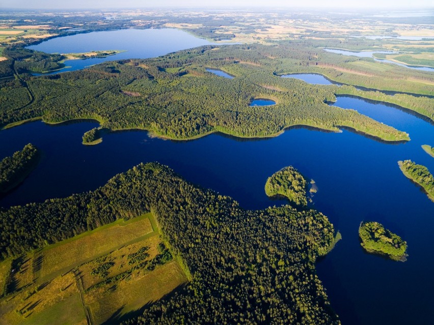 Zlokalizowane w woj. warmińsko-mazurskim Jezioro Krzywa Kuta...