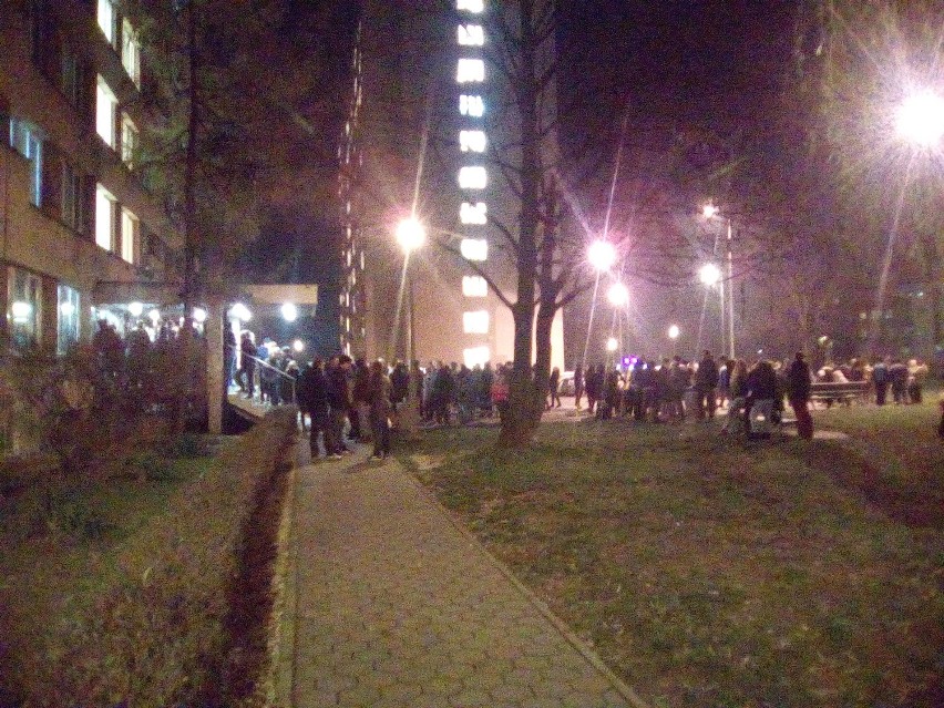 Kraków. Pożar w akademiku, studenci ewakuowani [ZDJĘCIA, WIDEO INTERNAUTKI]