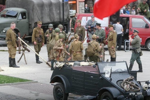 Każdego roku w Wodzisławiu Śl. odbywają się inscenizacje z udziałem grup rekonstrukcyjno-historycznych z całego regionu. Za każdym razem podawana jest informacja o tym, kto był oprawcą, a kto ofiarą