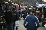 Bazary w Kielcach w piątek, 18 lutego. Największy ruch za warzywami. Zobacz na zdjęciach, co się działo 