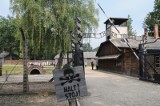 Jest synem więźnia obozu w Auschwitz, chce 400 tysięcy od Niemiec