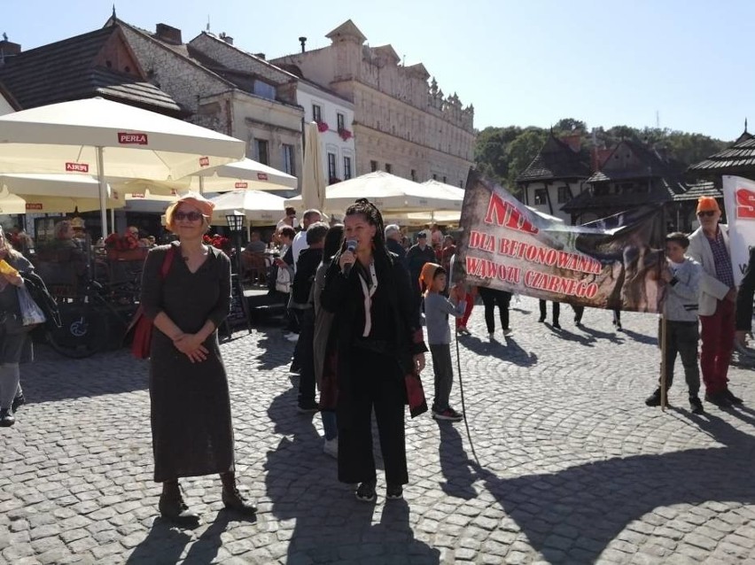 Protest w Kazimierzu Dolnym. Kilkaset osób podpisało się pod petycją w sprawie ochrony wąwozów Kazimierskiego Parku Krajobrazowego