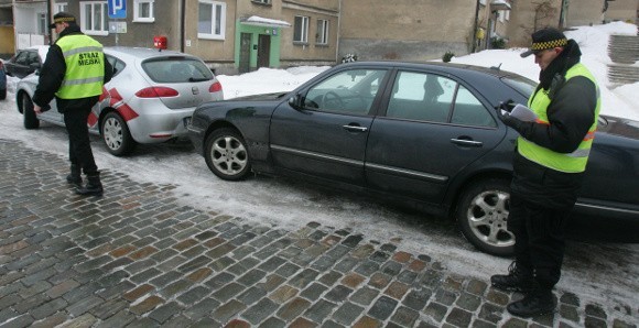 Na Podzamczu pojawili się po dłuższym czasie Strażnicy Miejscy. Źle parkujący swoje pojazdy dostali zaproszenie do komendy, które skutkowało będzie wręczeniem mandatów karnych.