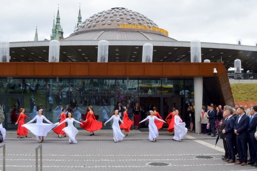 Wielkie otwarcie dworca autobusowego w Kielcach po remoncie [ZAPIS TRANSMISJI, FILM, FOTOGALERIA] 