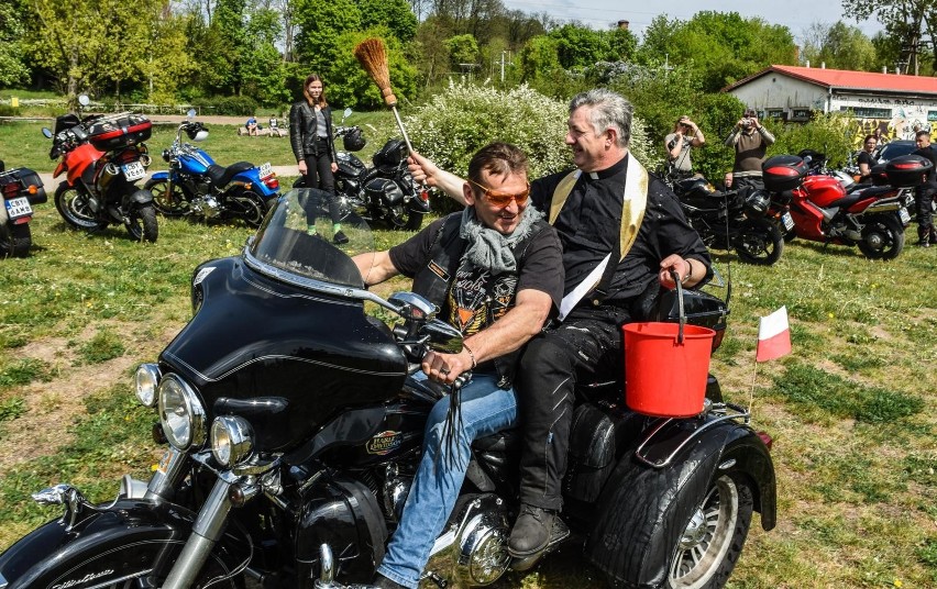 Po raz 22 motocyklowa brać zebrała się na parkingu Tesco...