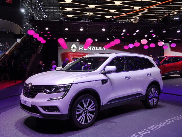 Renault Koleos Renault Koleos, kolejna nowość z Genewy pojawi się na europejskim rynku w czerwcu tego roku po otwarciu sprzedaży w Azji. Auto powstało powstał na platformie CMF C/D, z której korzysta Nissan X-Trail.Fot. Tomasz Szmandra