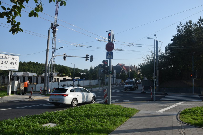 "To najbardziej spartaczone skrzyżowanie w Gdyni!" Kierowcy bezlitośni dla nowej, miejskiej inwestycji na Dąbrowie za 1,8 miliona złotych