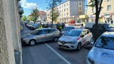 Kolizja kilku aut w centrum miasta. Utrudnienia na Sienkiewicza