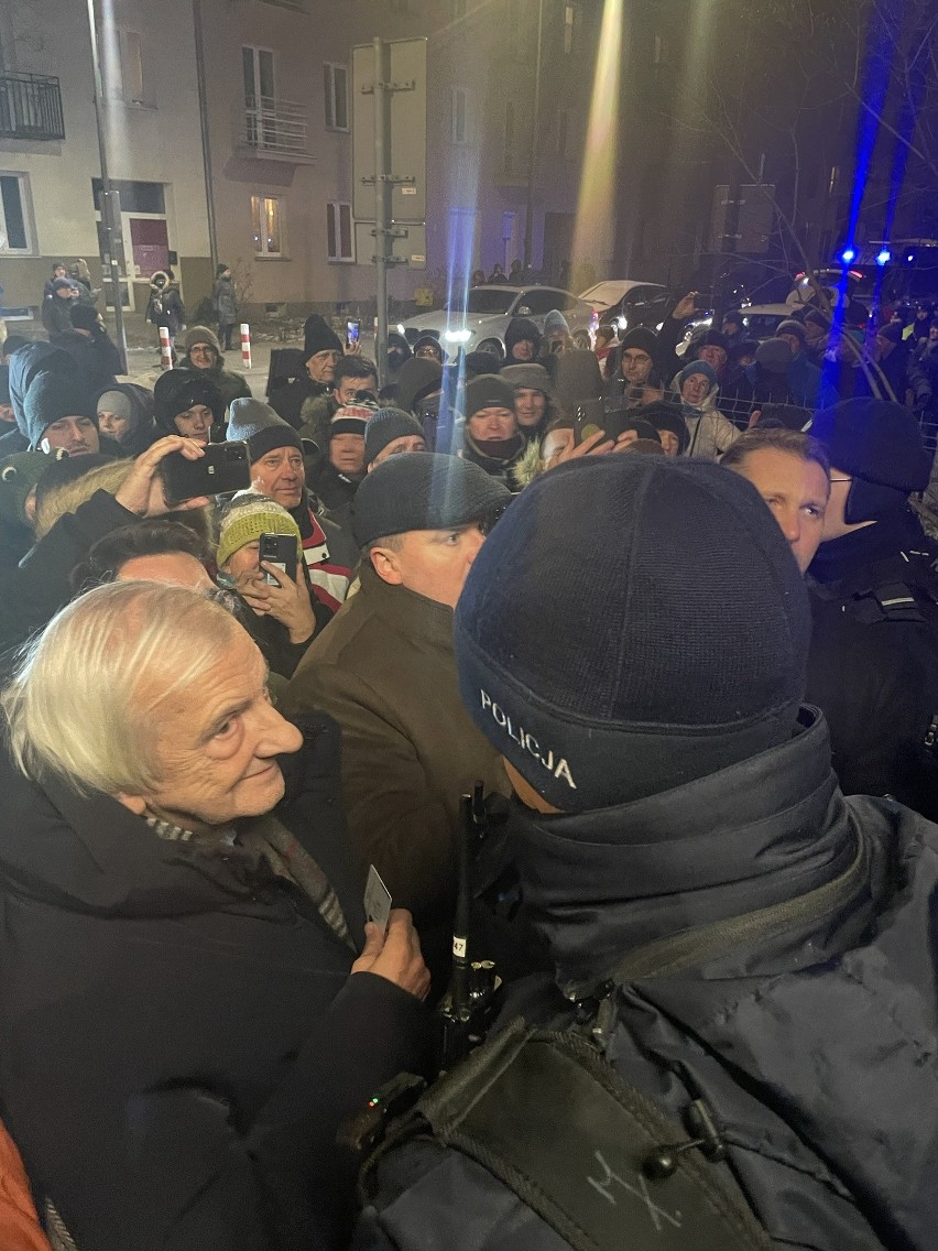Maciej Wąsik i Mariusz Kamiński zatrzymani w Pałacu Prezydenckim. Są na terenie komendy policji przy ul. Grenadierów w stolicy