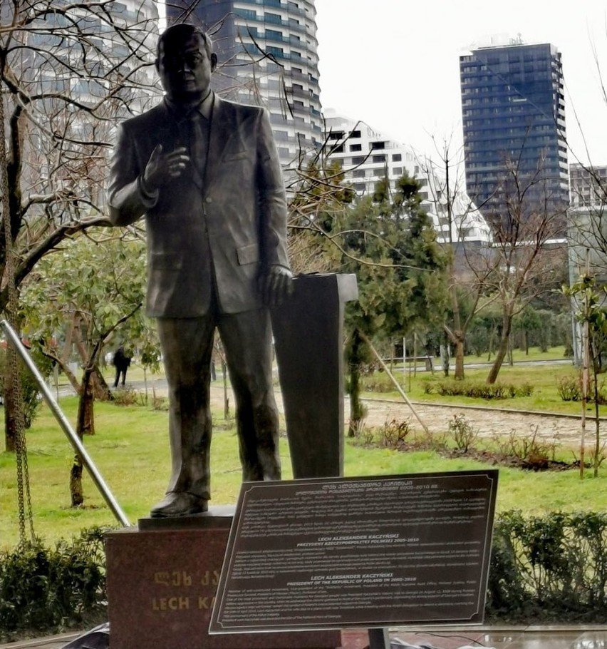 W Batumi odsłonięto pomnik Lecha Kaczyńskiego.