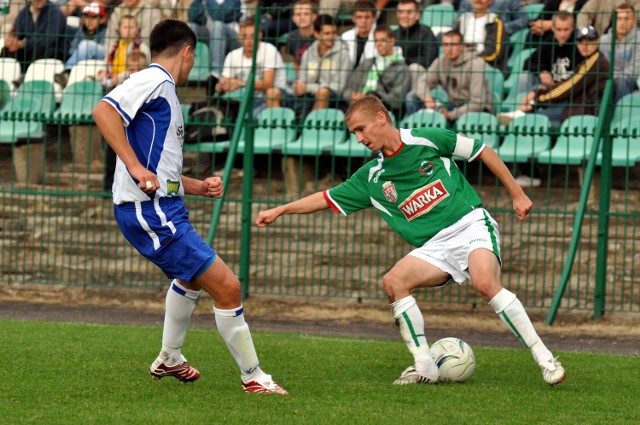 Daniel Barzyński (z prawej) zagra przeciwko byłemu swojemu klubowi, Pogoni Siedlce.