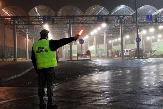 Hrebenne. Odprawy po polskiej stronie granicy odbywają się płynnie. Blokady i kolejki ustawiają się od strony Ukrainy