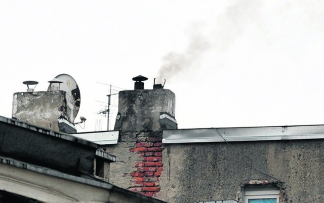 Straż miejska ma uprawnienia do sprawdzania, czym łodzianie palą w piecach.  