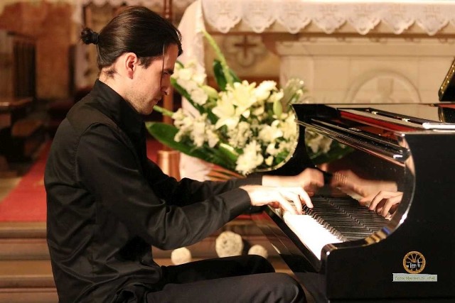 (georgij) W ubiegłą sobotę recital dał łotewski pianista Georgijs Osokins. Słuchacze podziękowali mu owacją na stojąco.