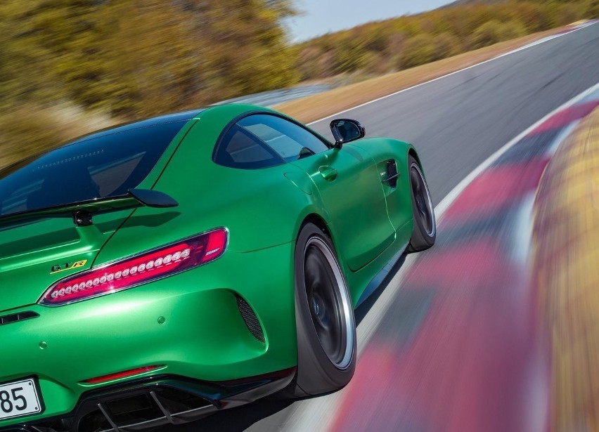 Mercedes-AMG GT R...