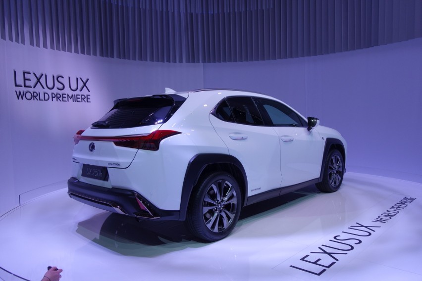 Lexus UX...