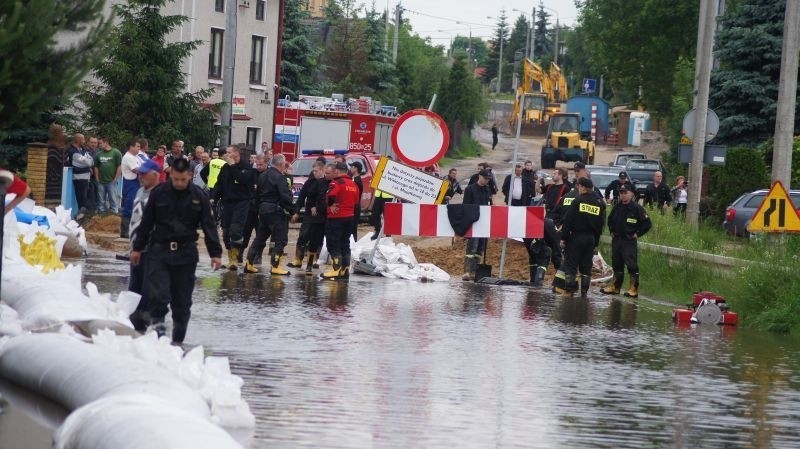 Powódź w Radomiu! Wylał Staw Malczewski, woda zalewa ulice