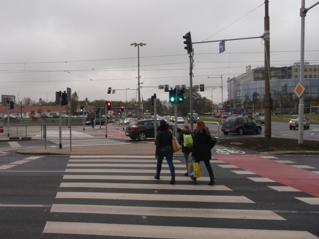 Nowe przejście dla pieszych przy placu Strzegomskim już działa