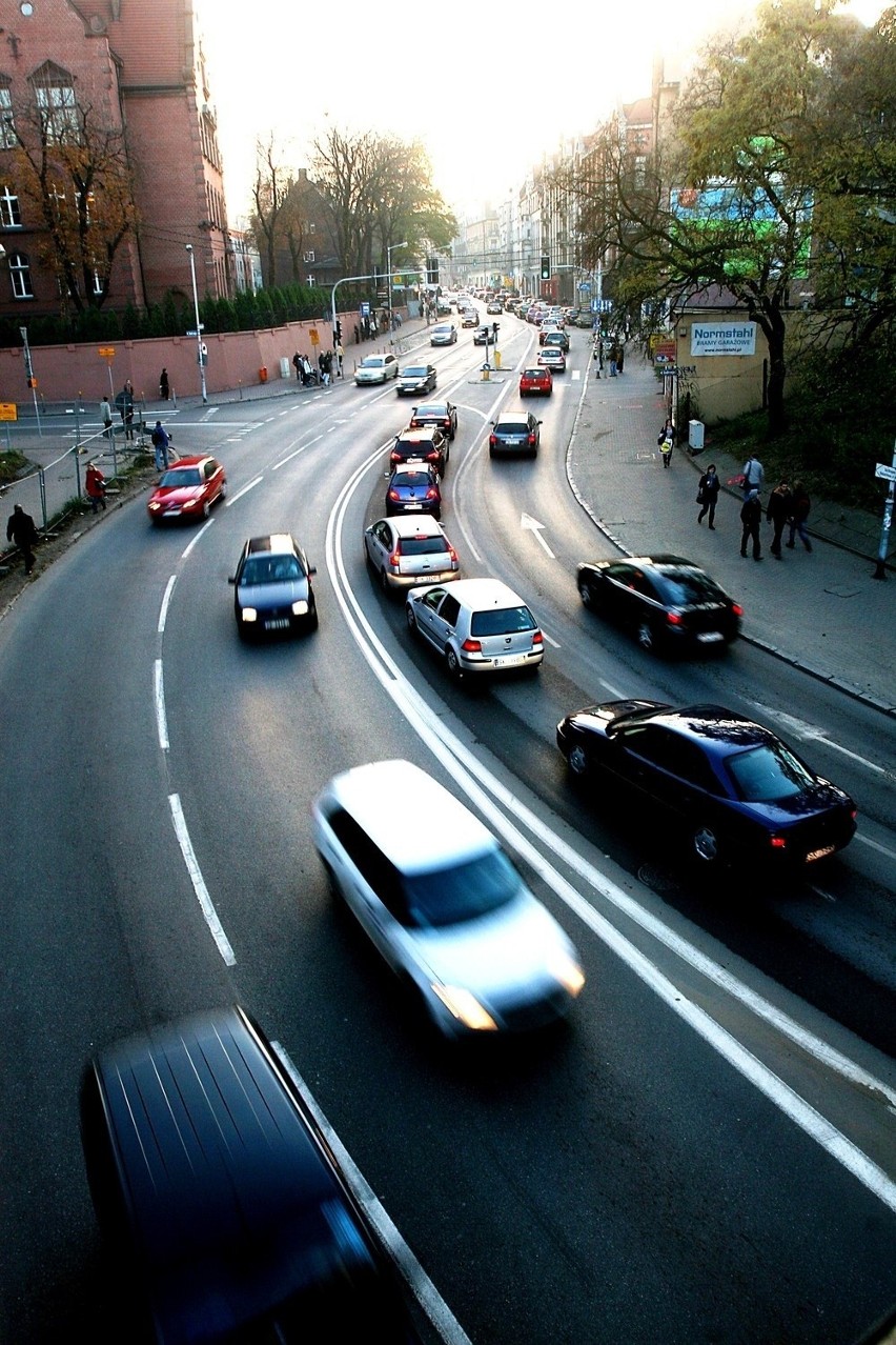 Katowice: na drogach pojawią się znaki sugerujące jazdę na suwak