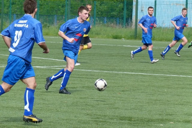 W derbowym meczu radomskich drużyn, piłkarze Zamłynia ZA Kombud SA (na zdjęciu) zremisowali 2:2 z Centrum.