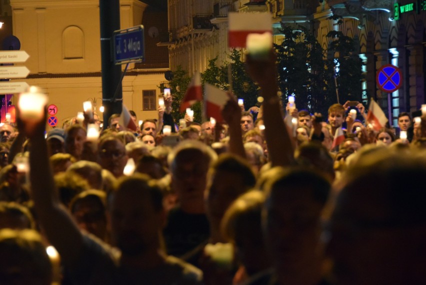 Kolejny "Łańcuch światła" w Lublinie. Protestowało około tysiąca osób [ZDJĘCIA]