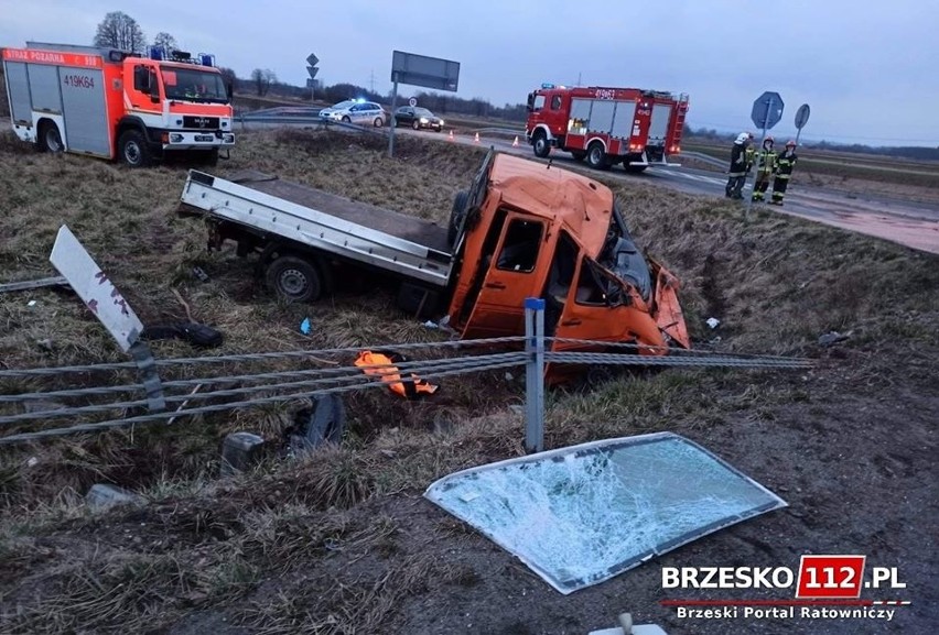 Tragiczny wypadek koło Szczurowej. Kierowca seata nie żyje [ZDJĘCIA]