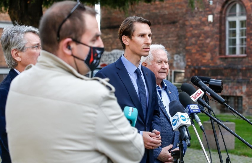 01.10.2020 gdansk. wspolna konferencja prasowa polityka pis...