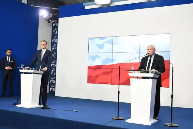 Jarosław Kaczyński oraz premier Mateusz Morawiecki na konferencji prasowej