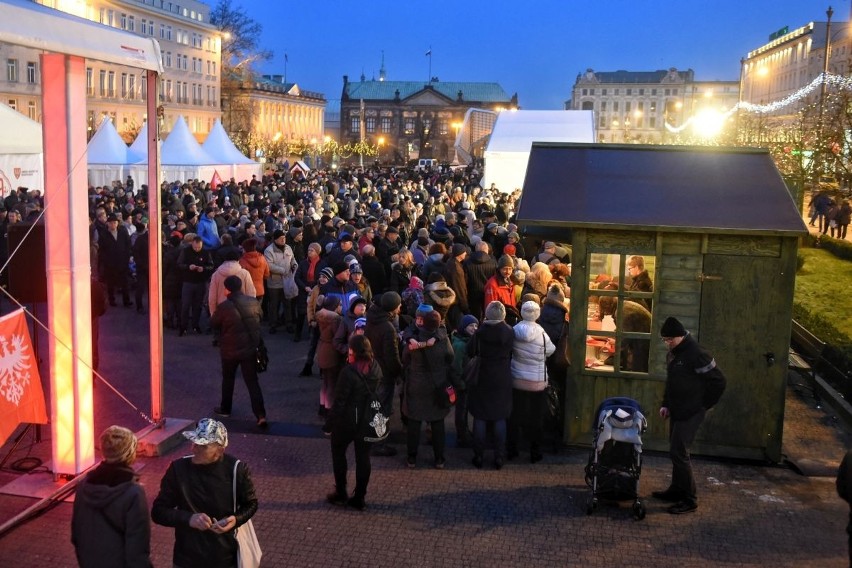 Obóz powstańczy na placu Wolności w Poznaniu
