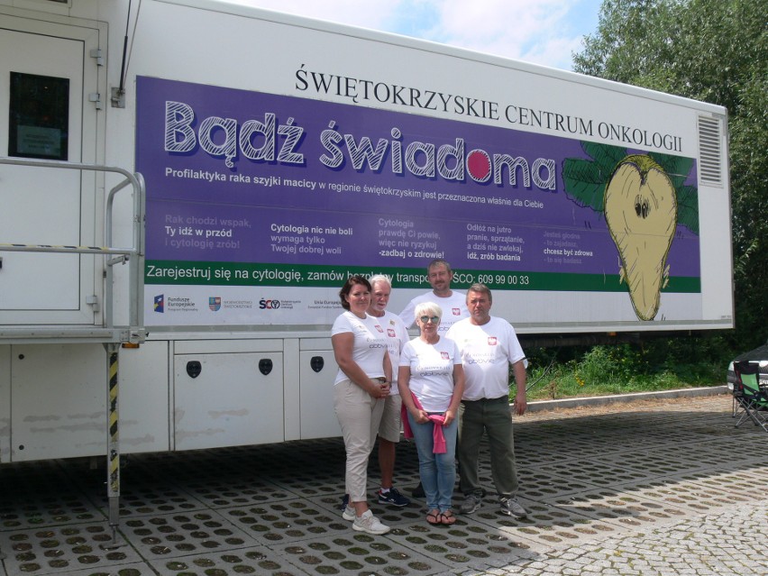 Cytomammbobus i Onko Tour - wyjątkowy rajd rowerowy pacjentów zawitał w środę, 4 sierpnia na Bulwar Piłsudskiego w Sandomierzu [ZDJĘCIA]