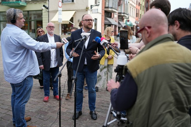 - Mamy strategię, badania i analizy, które wskazują, że jesteśmy blisko upragnionego sukcesu, ale ten sukces się nie zadzieje bez kolejnego zaangażowania mieszkańców i pójścia do urn - powiedział Paweł Gulewski, kandydat Koalicji Obywatelskiej na prezydenta Torunia. - O to wszystkich będziemy prosić.