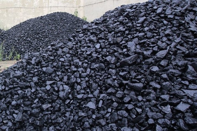 Węgiel jest drogi, więc coraz częściej pada łupem złodziei.