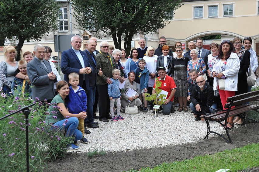 Otwarcie ogrodu dla motyli i owadów zapylających w centrum...