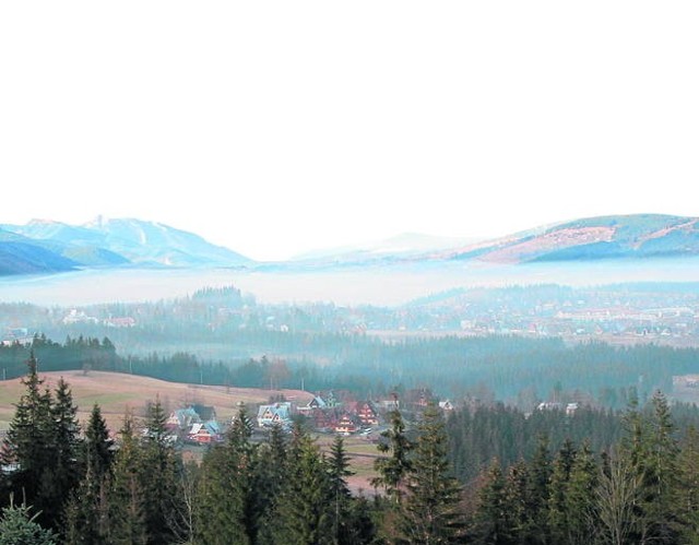 Smog wiszący nad Zakopanem - taki widok często obserwujemy z otaczających miasto wzgórz