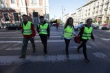 Policja przypomina. Nośmy elementy odblaskowe [video]