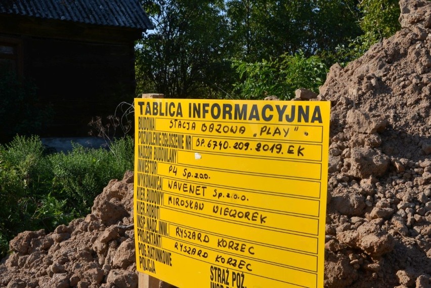 W Sworzycach w gminie Końskie powstaje maszt telekomunikacyjny. Inwestor zaczął kopać przy placu zabaw... jednak zmieni lokalizację