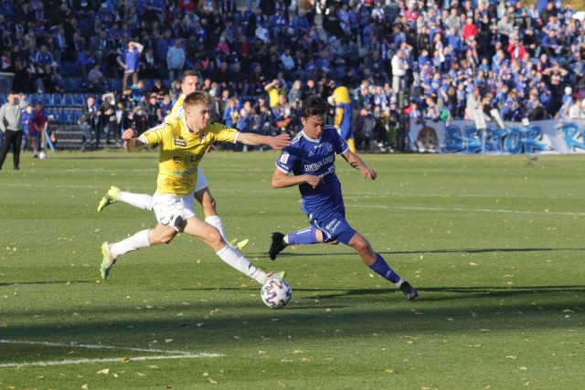 30.10.2021 r. Ruch Chorzów w 15. kolejce wygrał przy Cichej z Olimpią 1:0. W sobotę 7 maja 2022 roku odbył się mecz w Elblągu zakończony remisem 0:0.