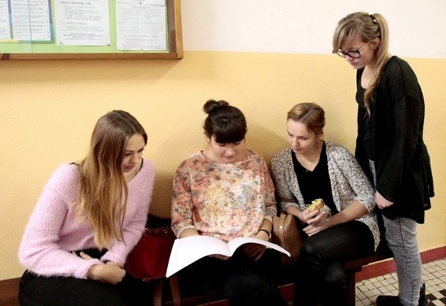 Uczniowie z IX Liceum Ogólnokształcącego po próbnej maturze z języka polskiego uznali, że egzamin był dosyć łatwy.