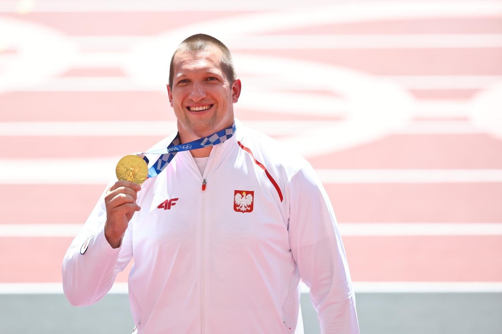 Wojciech Nowicki do Tokio poleciał zrobić "swoje", a wrócił ze złotym  medalem olimpijskim. To pierwsze złoto na Podlasiu! | Kurier Poranny