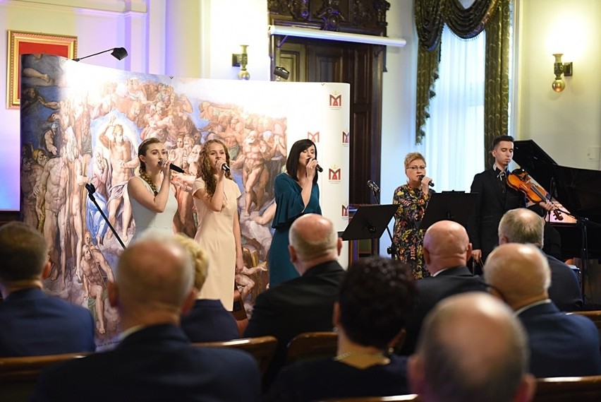 Nowy Sącz. Album fresków z Kaplicy Sykstyńskiej i koncert na 726. rocznicę lokacji miasta