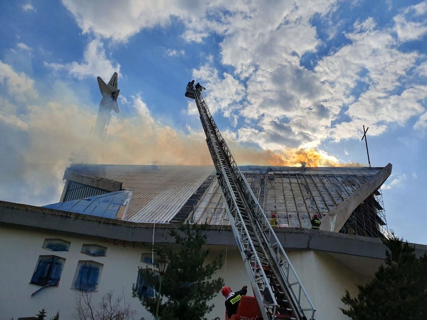 Wczoraj doszło do pożaru dachu Kościoła pw. św. Maksymiliana...