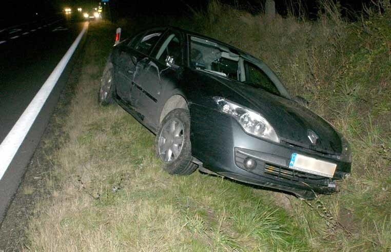 Auto przejechało przez pobocze i wpadło do rowu, gdzie...