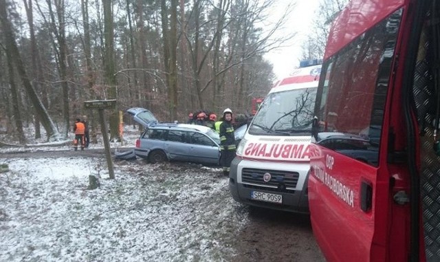 Volkswagen passat zderzył się z ciągnikiem rolniczym