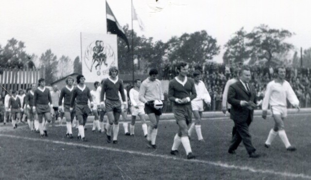Mecz Górnika Brzeszcze przeciwko Górnikowi Zabrze, w 1972 roku, obejrzało na stadionie przy ulicy Ofiar Oświęcimia prawie 10 tysięcy widzów.