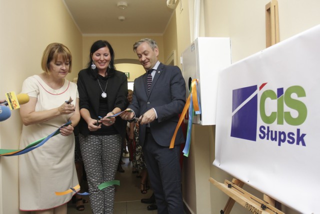 Prezydent Słupska Robert Biedroń uczestniczył wczoraj w oficjalnym otwarciu  pierwszej w mieście placówki Centrum Integracji Społecznej.