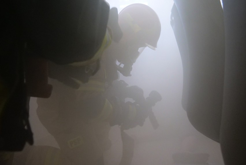 Widowiskowe ćwiczenia opatowskich strażaków. Ratowali topielca i ofiary pożaru (DUŻO ZDJĘĆ)
