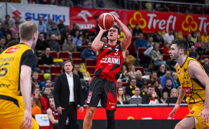 Czarni Słupsk pokonali faworyzowanego Trefla Sopot 77:71 [ZDJĘCIA]