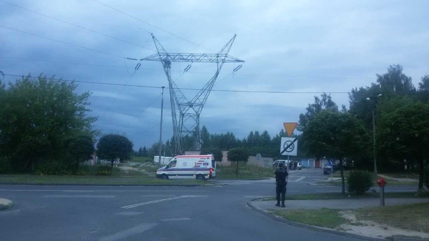 Dąbrowa Górnicza: mężczyzna wszedł na słup energetyczny
