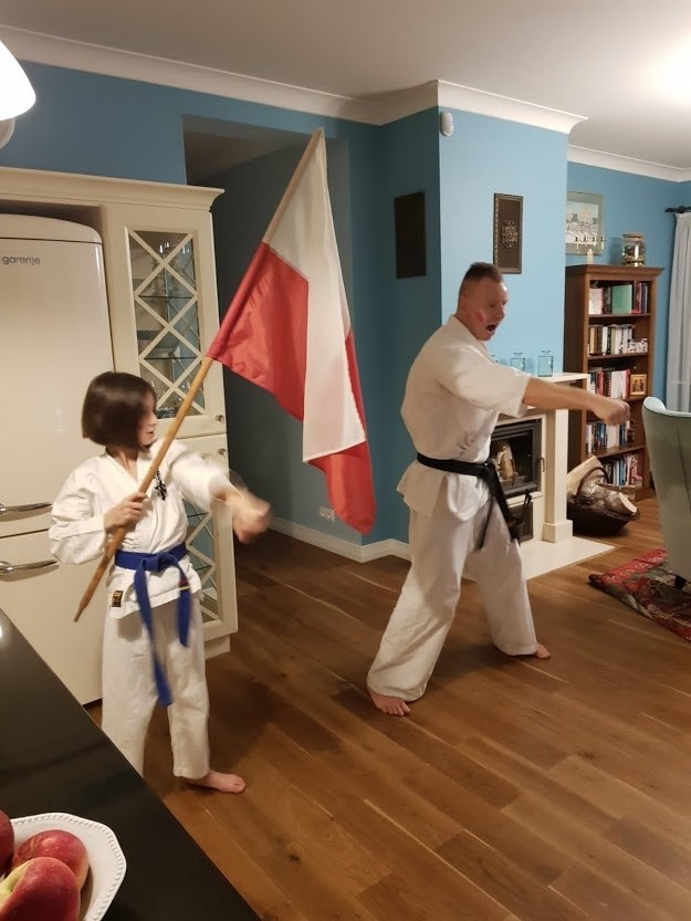 Trening Kieleckiego Klubu Sportowego Karate w biało - czerwonych barwach. Tym razem online [ZDJĘCIA]